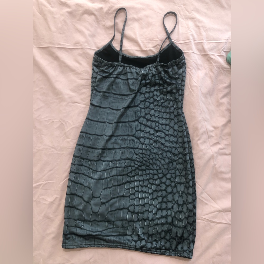 PRETTY LITTLE THING DRESS - Picture 2 of 3